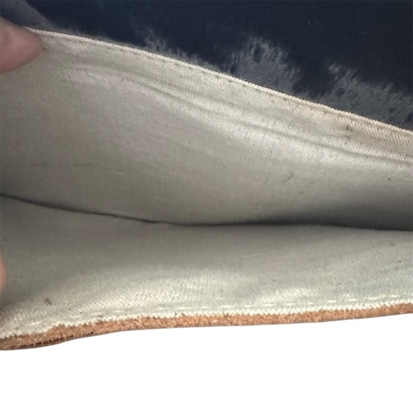 Mark and Graham Navy Leather Messenger Bag Work Travel Crossbody - Picture 4 of 13